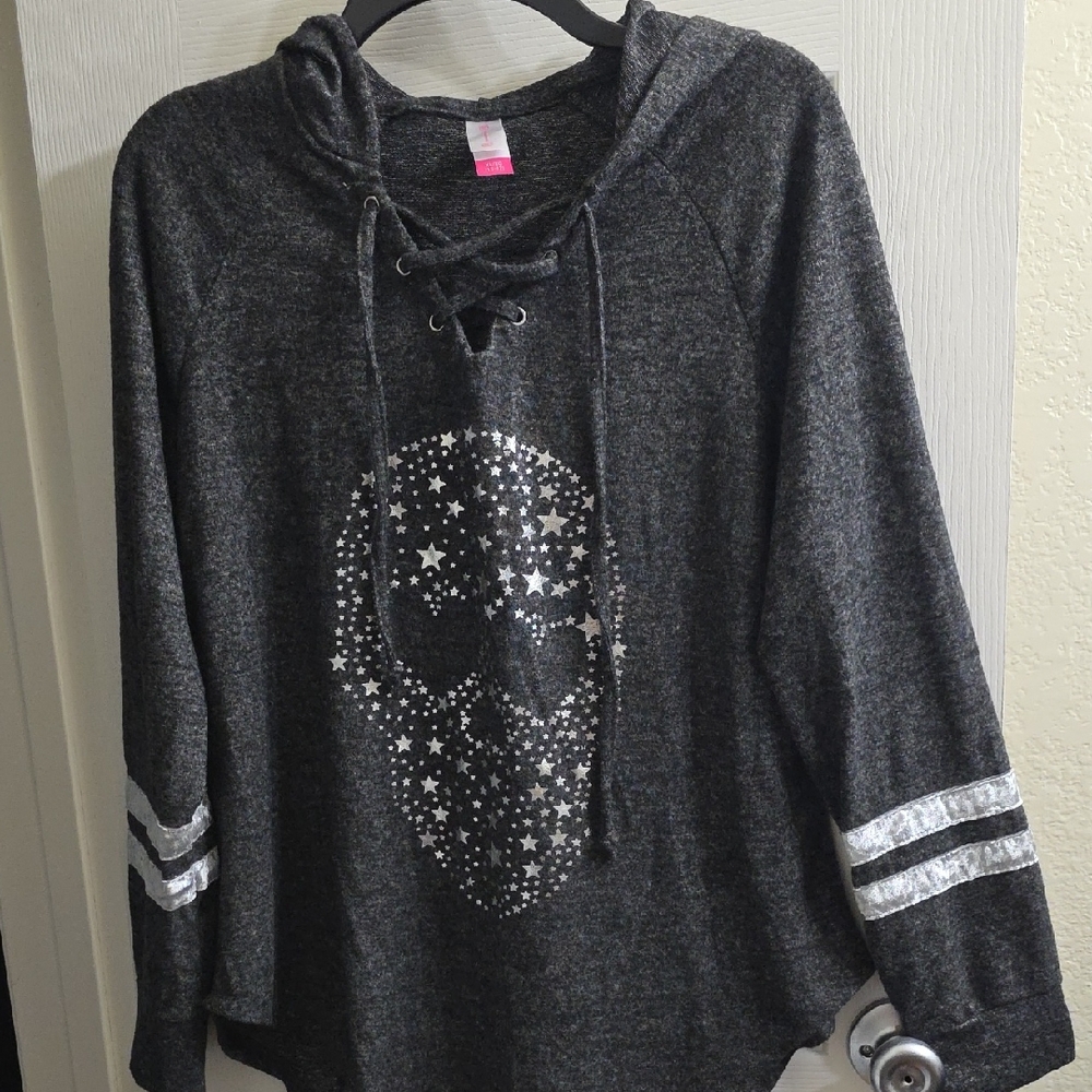No Boundaries Charcoal Gray Lace-Up Hoodie with Silver Star Skull Size XL